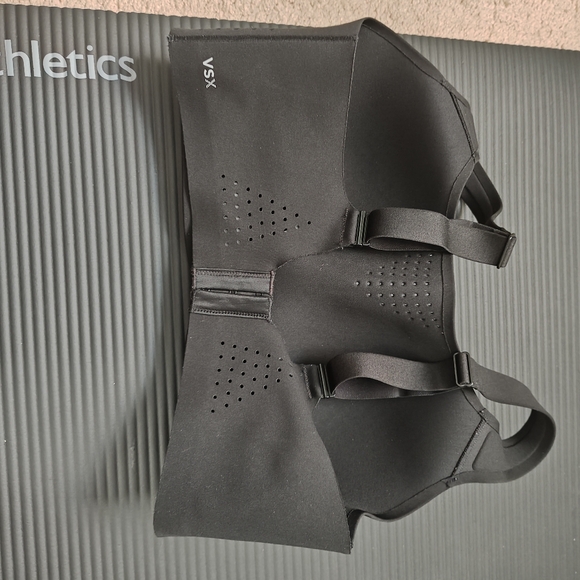 EUC Victoria Secret Featherweight Max 36D - Picture 2 of 4